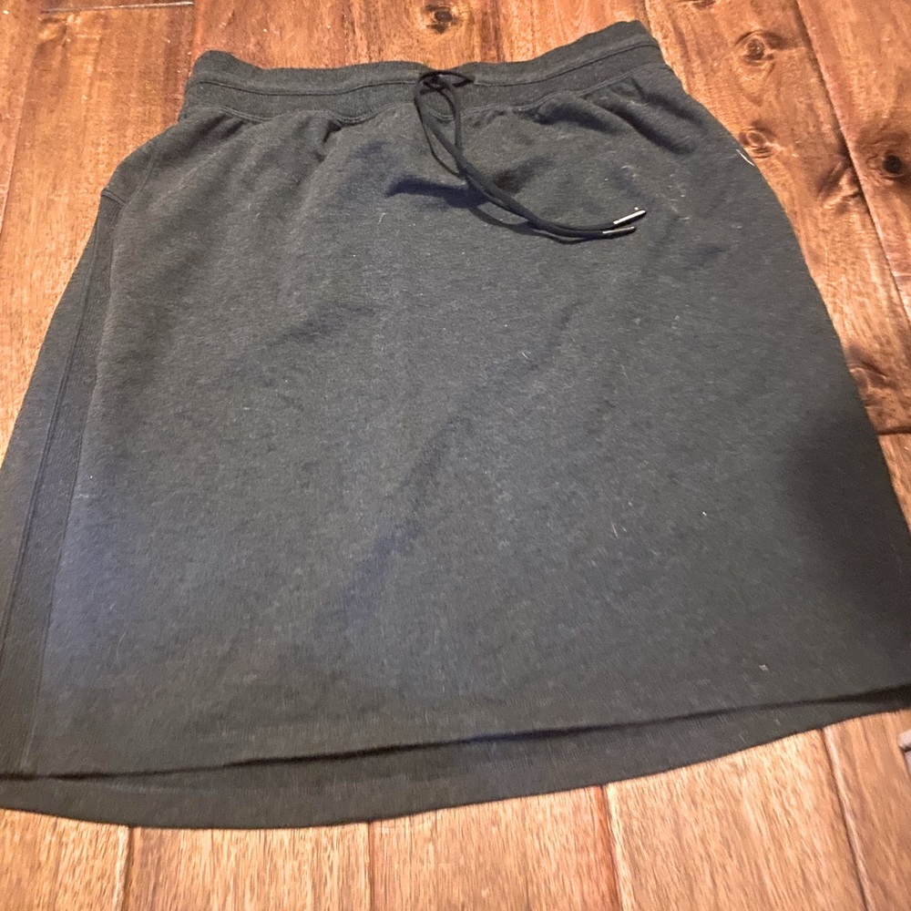LULULEMON dark grey skirt size 8